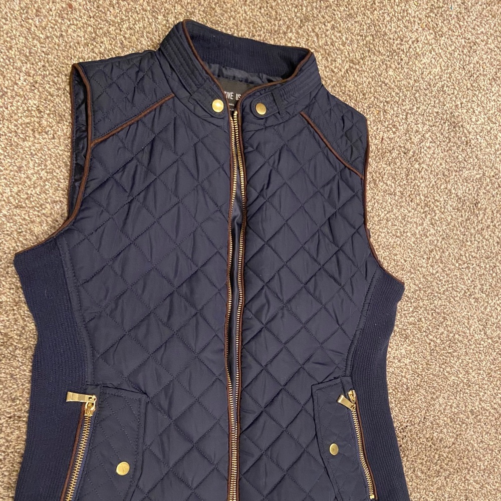 Navy vest - Picture 2 of 6
